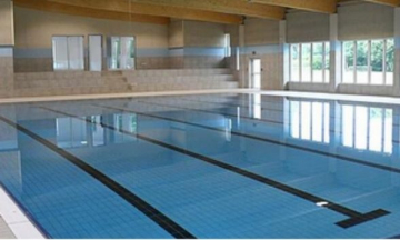 Spielerisch Schwimmen lernen in kleinen Gruppen und familiärer Atmosphäre. In Dieburg finden unsere Schwimmkurse im WSV Sportbad statt.