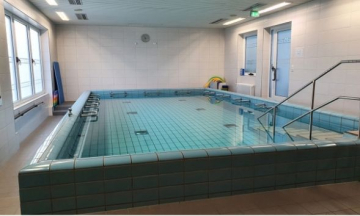 Spielerisch Schwimmen lernen in kleinen Gruppen und familiärer Atmosphäre. In Kamen-Altenessen finden unsere Schwimmkurse in der Reha statt.