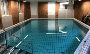 Spielerisch Schwimmen lernen in kleinen Gruppen und familiärer Atmosphäre. In Wuppertal-Nord finden unsere Schwimmkurse im St. Josef Krankenhaus statt.