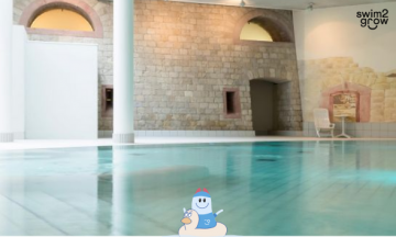 Spielerisch Schwimmen lernen in kleinen Gruppen und familiärer Atmosphäre. In Mainz finden unsere Schwimmkurse im Novotel Mainz statt.