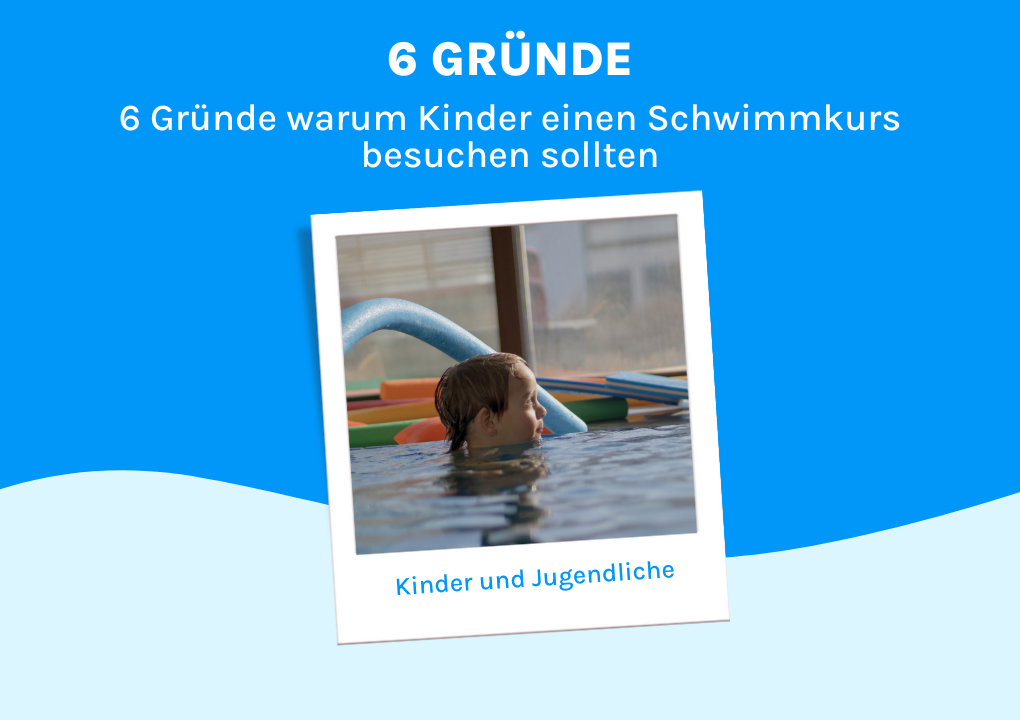 Kind spielt im Wasser