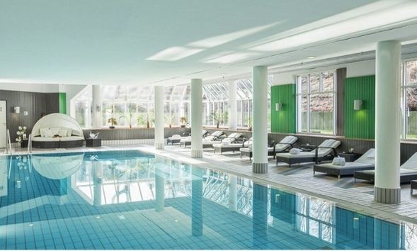 Schwimmbecken im Radisson Blu Hotel