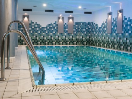 Schwimmbecken im Plaza Hotel