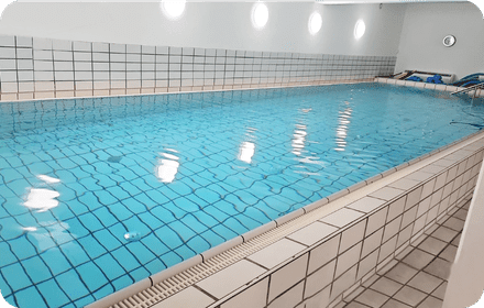 Schwimmbecken in der Reha Eschler